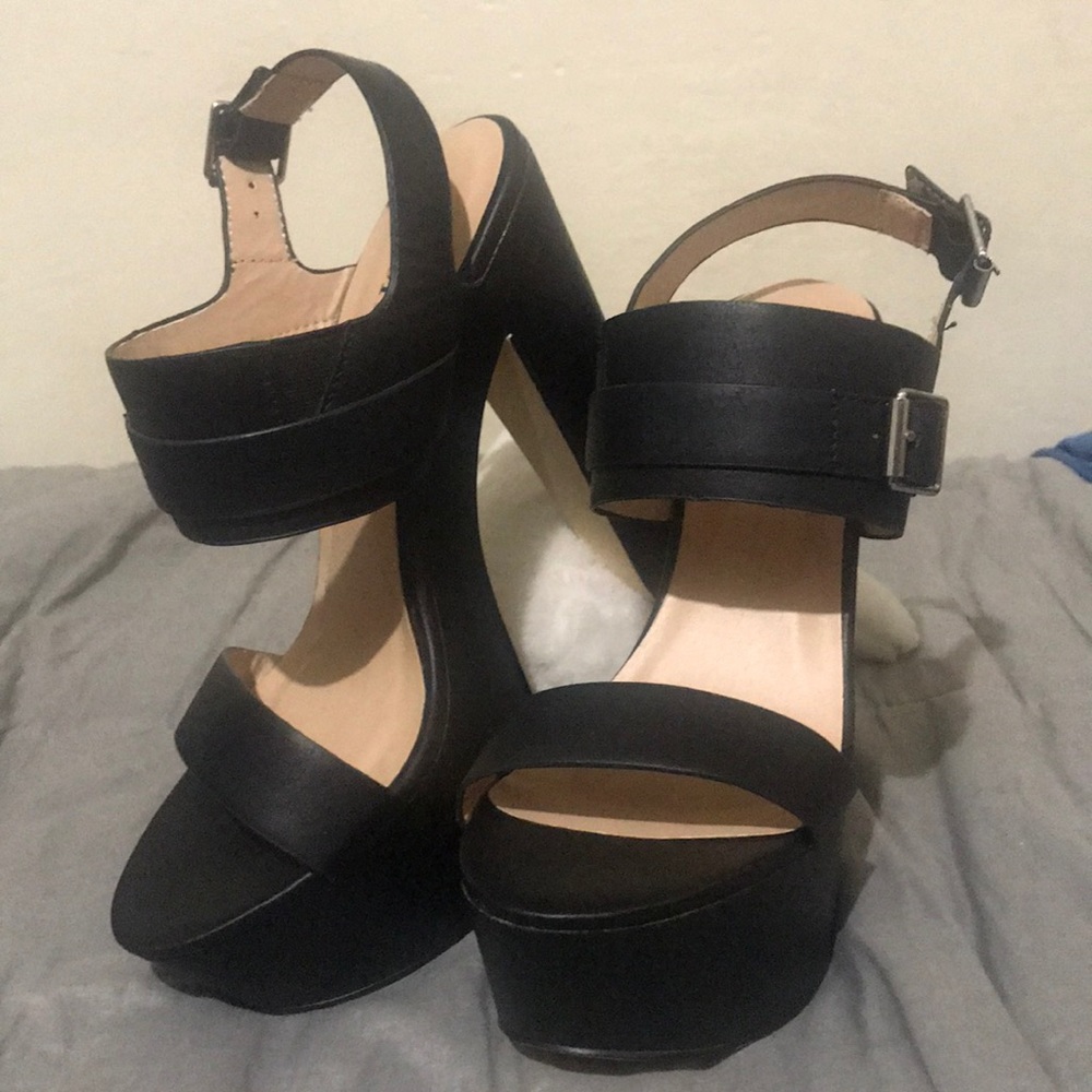Just fab Cute pump black strap shoe size 7